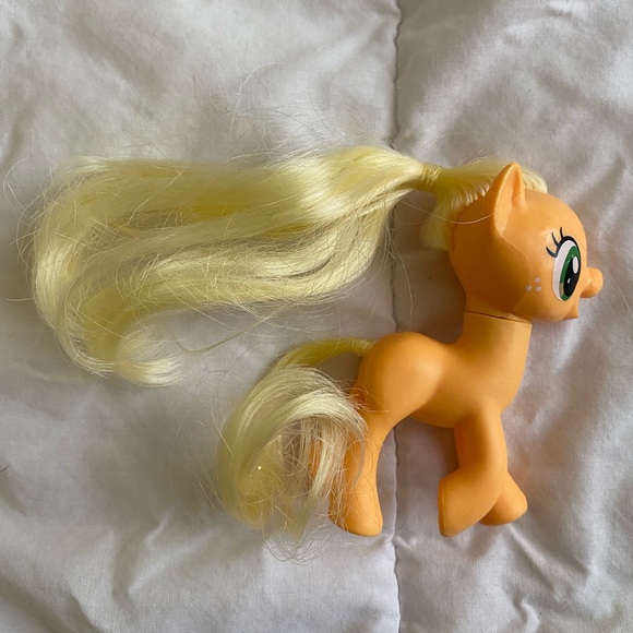 My Little Pony Applejack Red Apples Yellow Hair - Picture 2 of 4